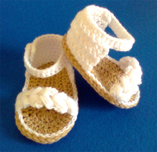 Sandalias bebé a crochet trenzada