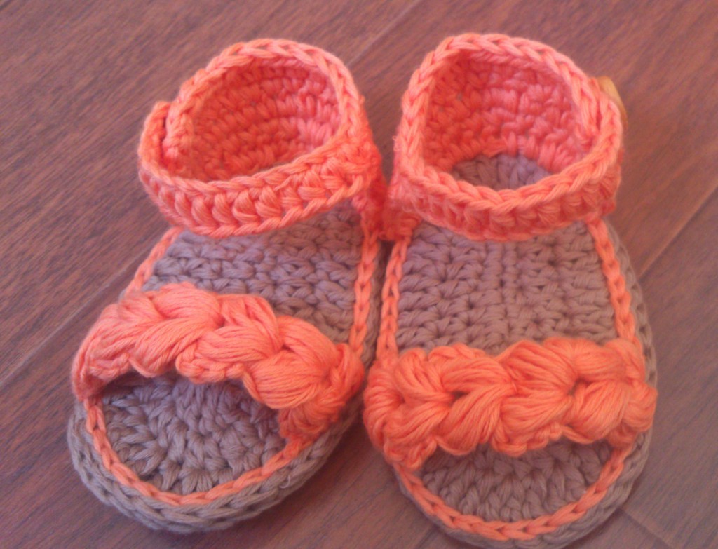 Sandalias para bebé a crochet trenzada