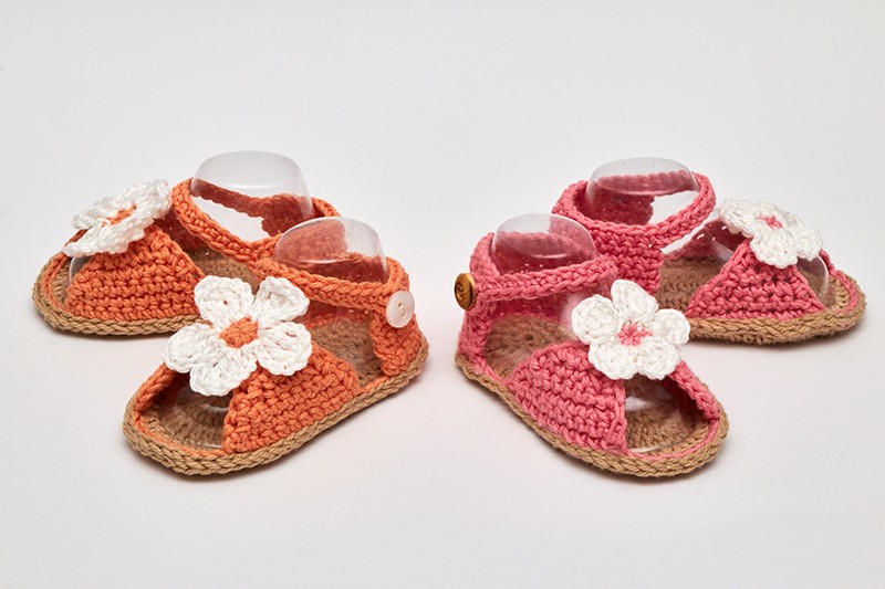 Sandalias para bebe a crochet con los dedos al aire